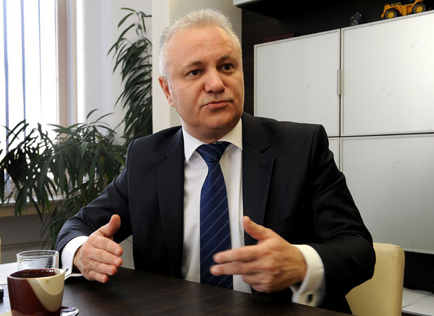 Динкић шири посао, а УРС дужан 182 милиона